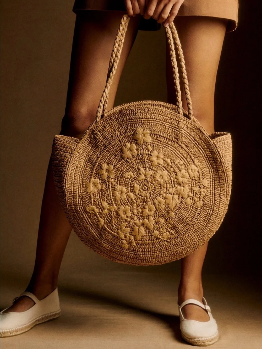 Sezane handwoven round